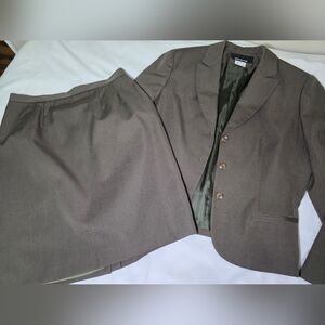 Jones New York 2 Piece Suit- Skirt & Blazer- Size 12 Olive Green